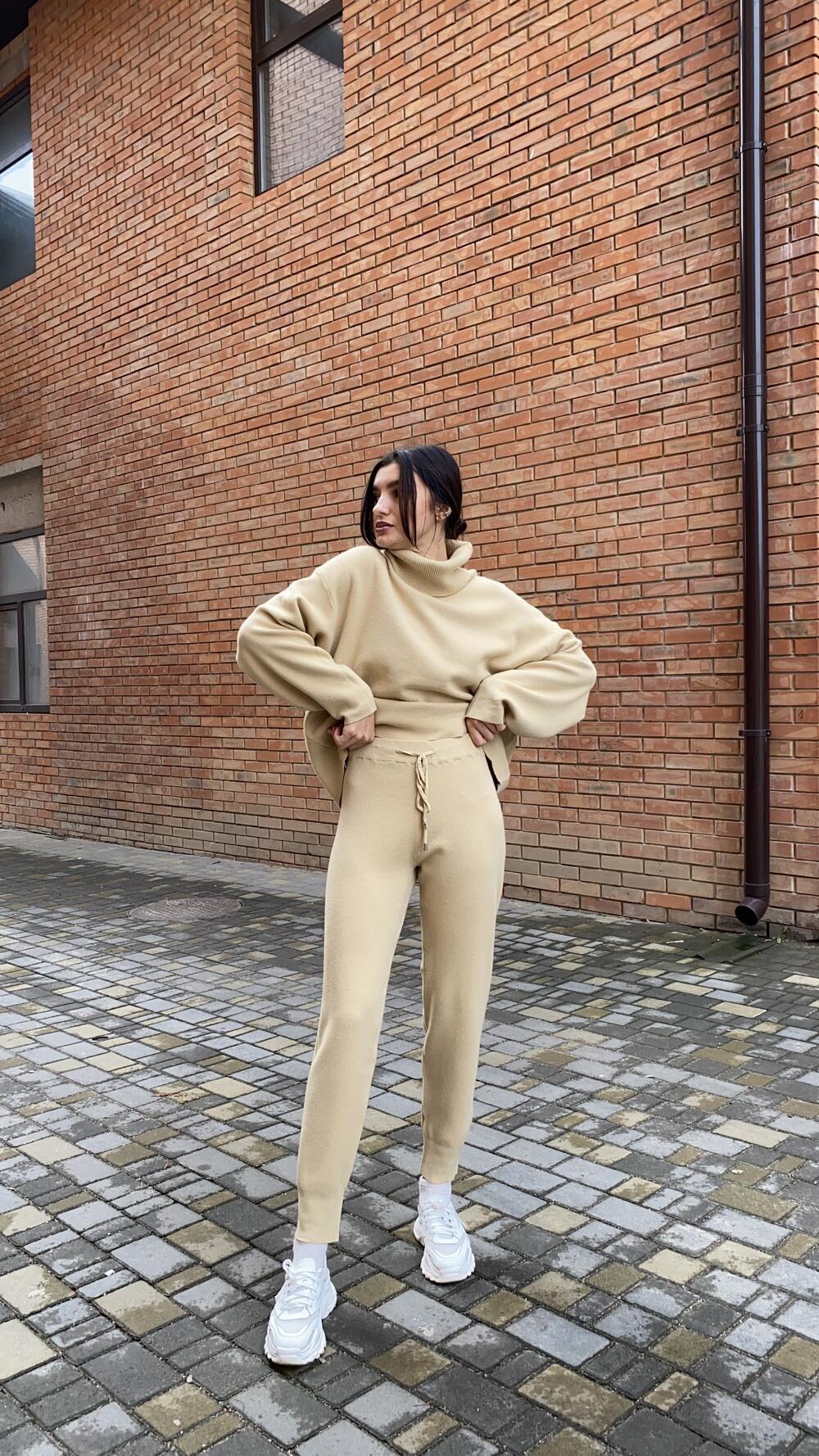 Костюм трикотажний, светр з високим комірцем та джогери Lara made in Italy Кремовий, L/XL