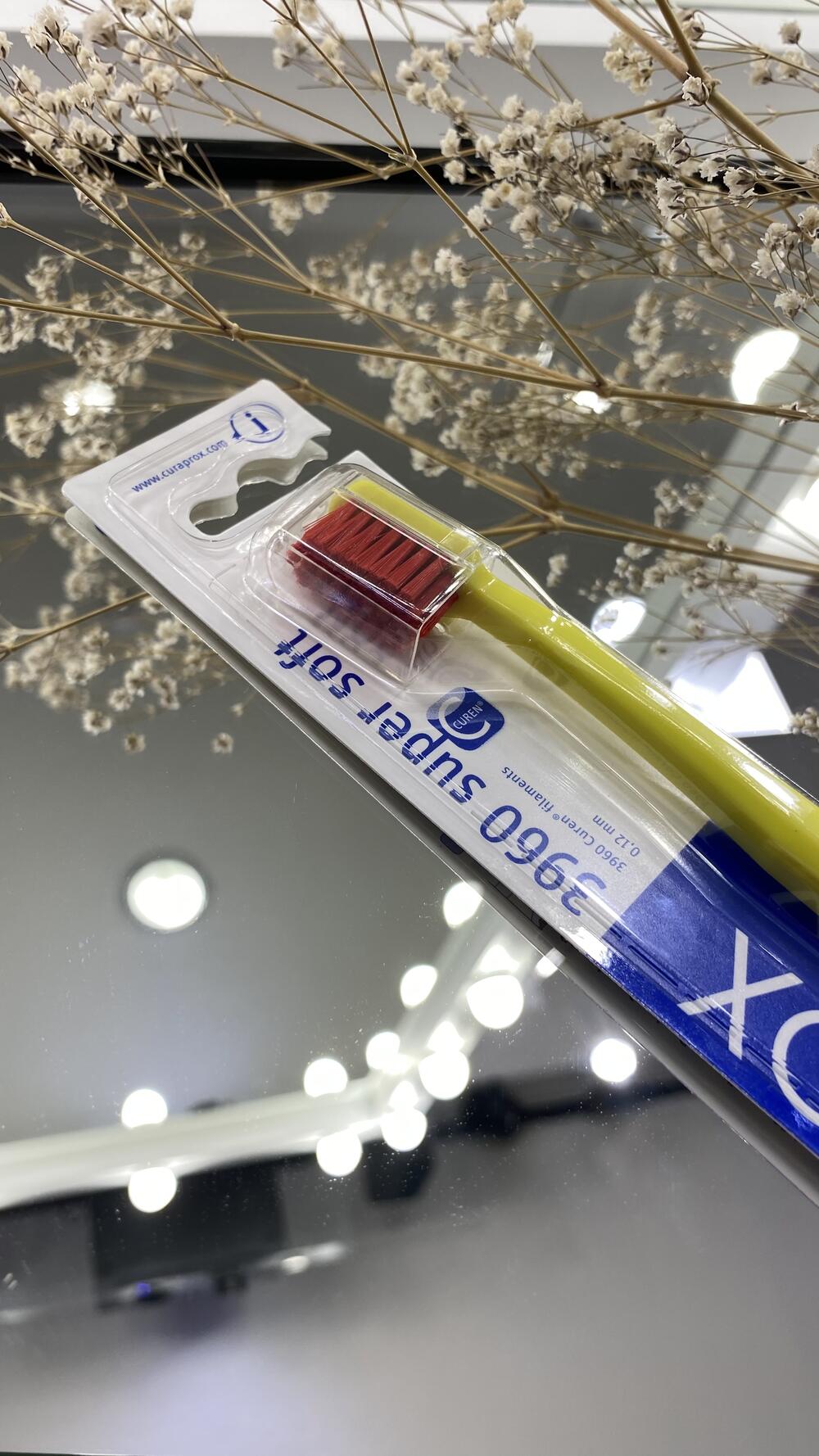 Зубна щітка «Supersoft”жовто-червона 3960 d 0.12 mm Curaprox