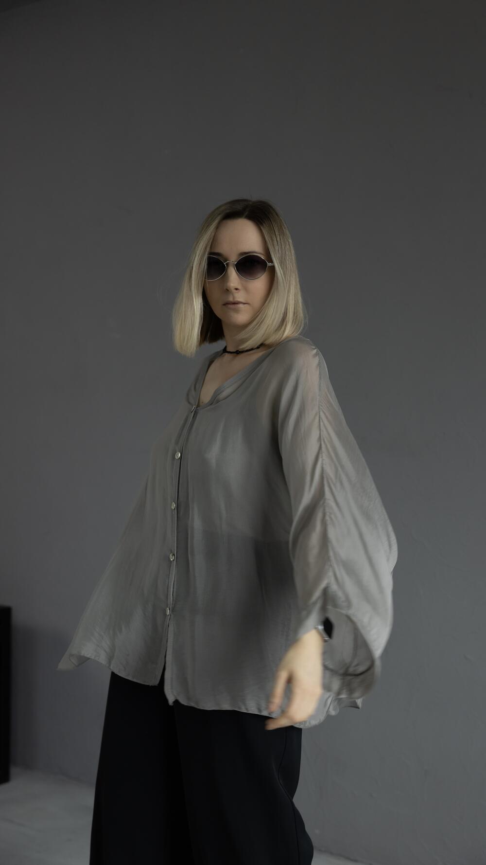 Сорочка шовкова у формі летючої миші, з ґудзиками made in Italy Сірий, Oversize