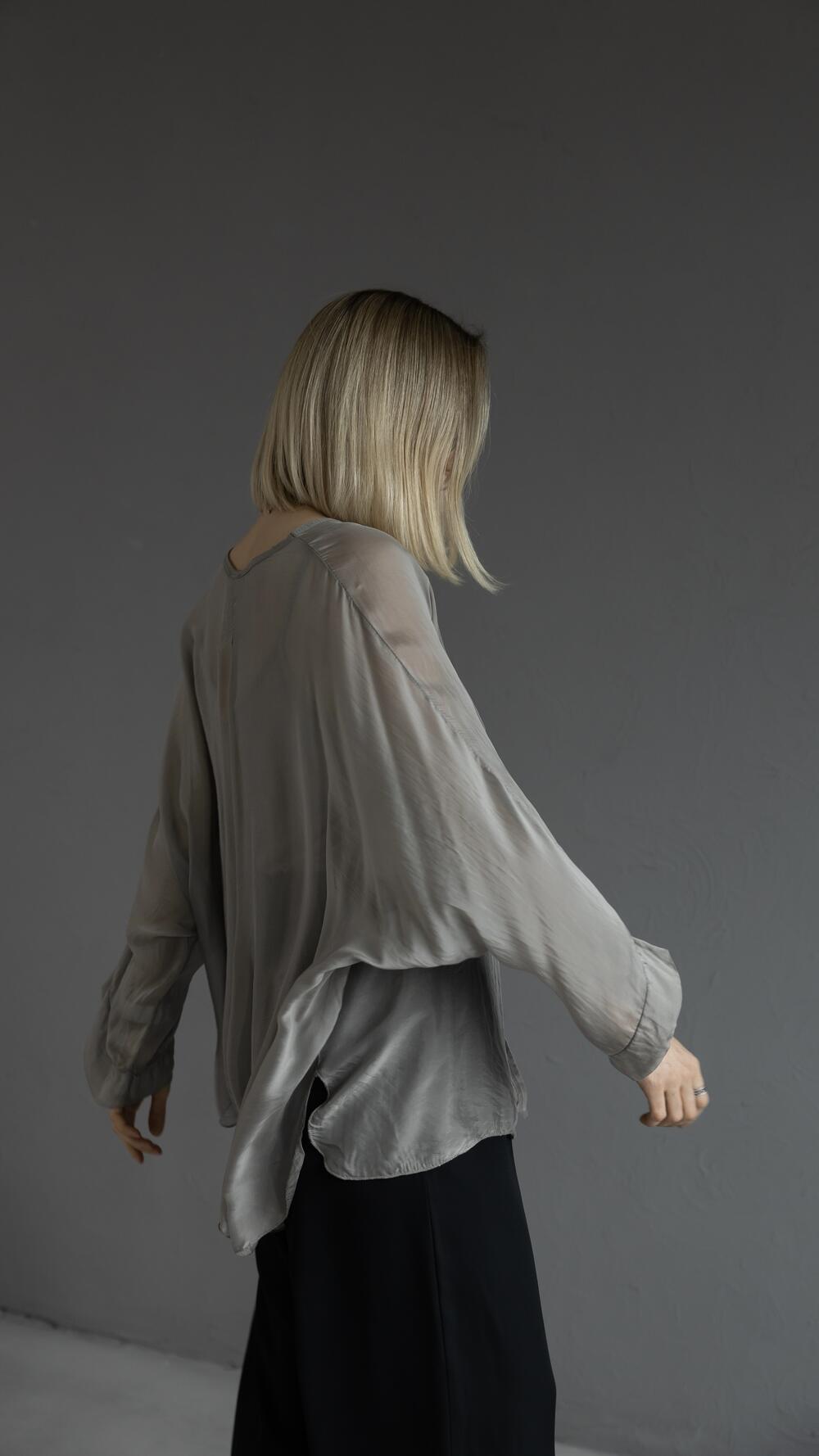 Сорочка шовкова у формі летючої миші, з ґудзиками made in Italy Сірий, Oversize