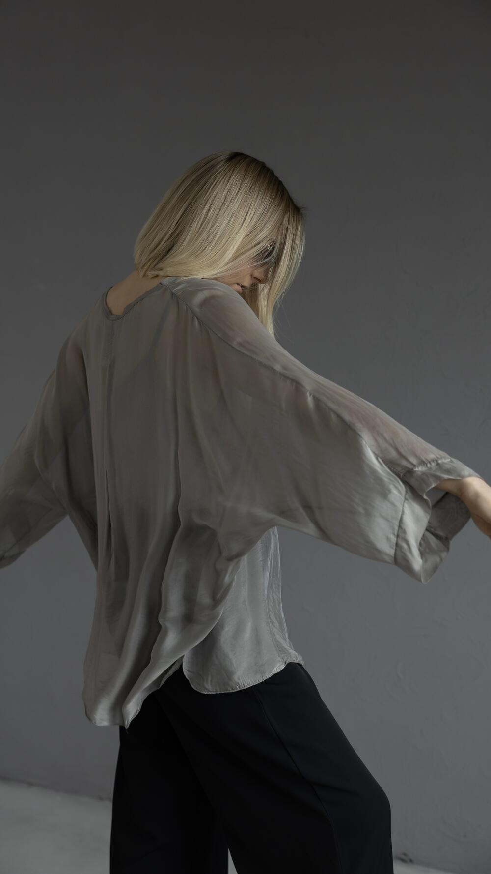 Сорочка шовкова у формі летючої миші, з ґудзиками made in Italy Сірий, Oversize
