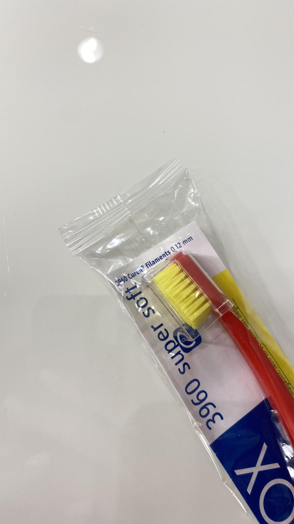 Зубна щітка «Supersoft” червона з жовтим поліетилен  3960 d 0.12 mm Curaprox 