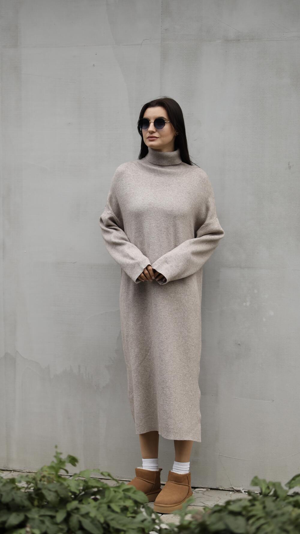 Сукня тепла, довга з широким рукавчиком та високим комірцем Lara made in Italy Мокка, Oversize