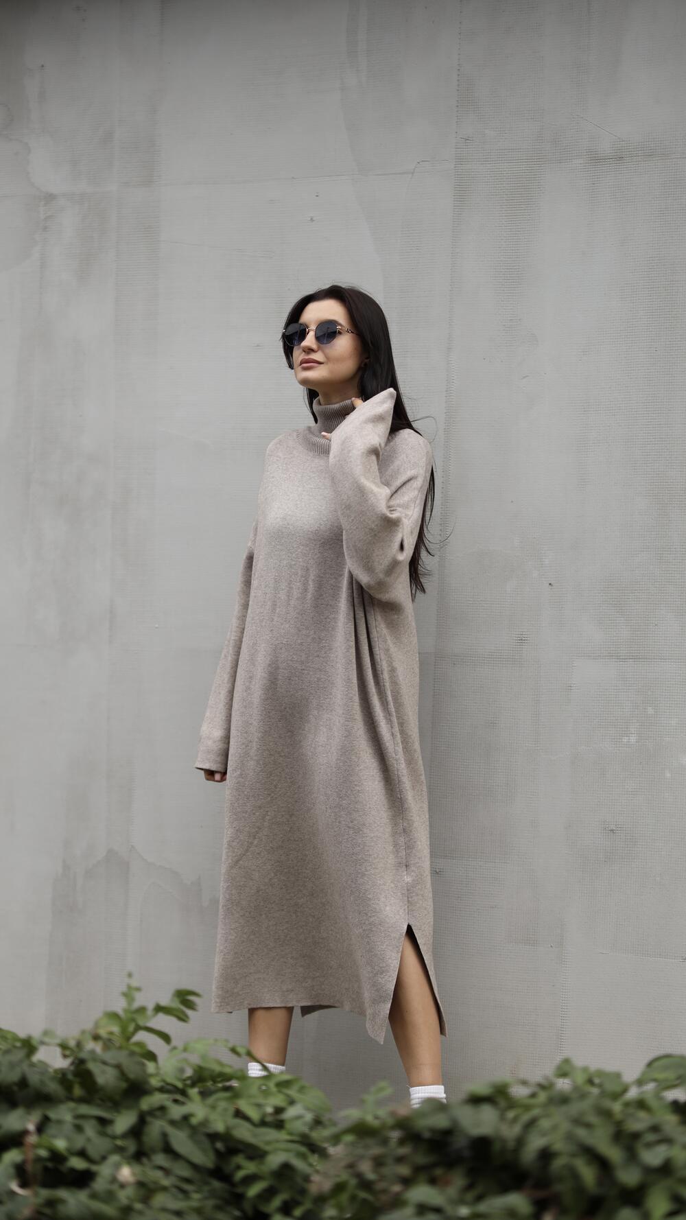Сукня тепла, довга з широким рукавчиком та високим комірцем Lara made in Italy Мокка, Oversize