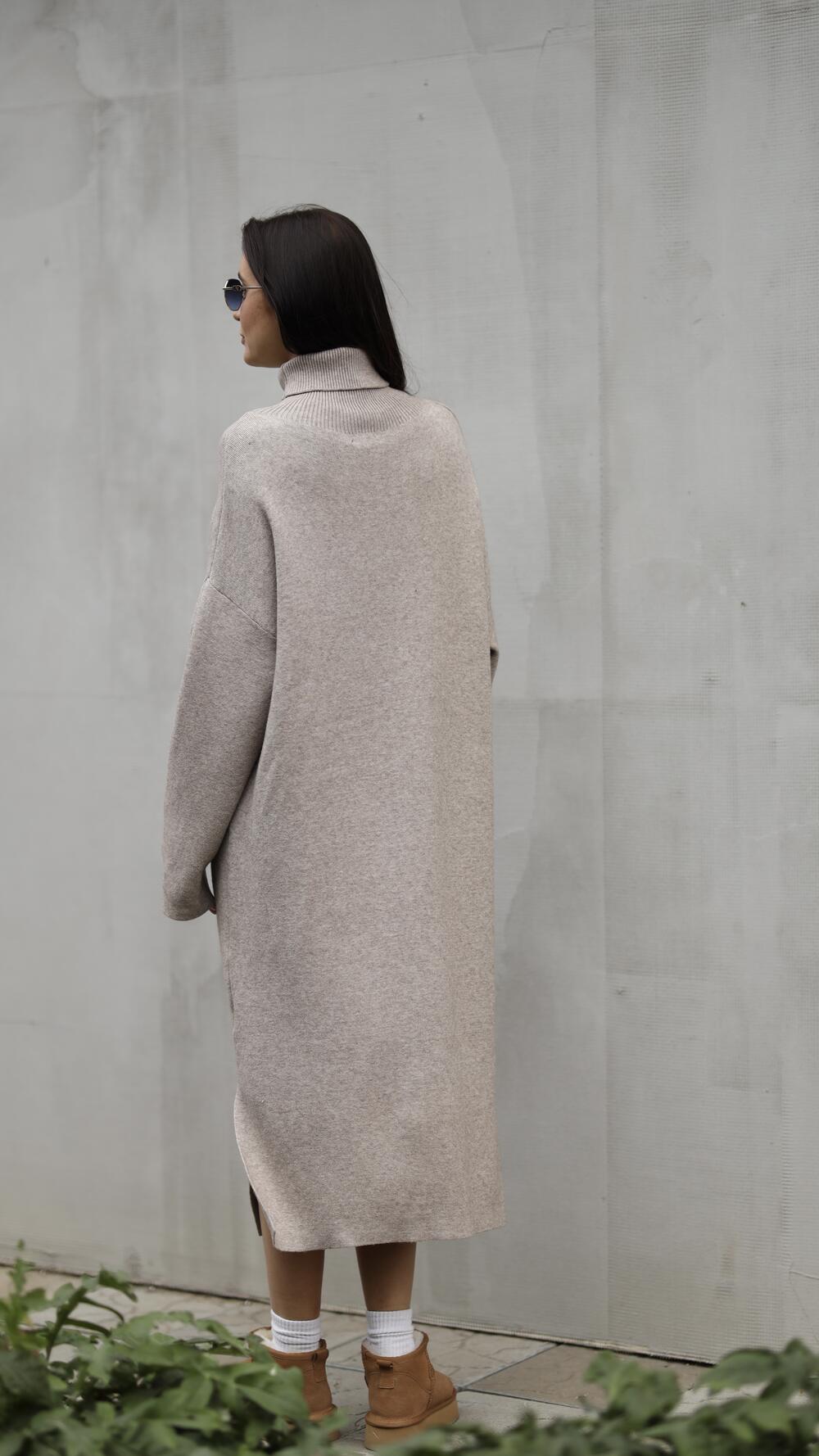 Сукня тепла, довга з широким рукавчиком та високим комірцем Lara made in Italy Мокка, Oversize