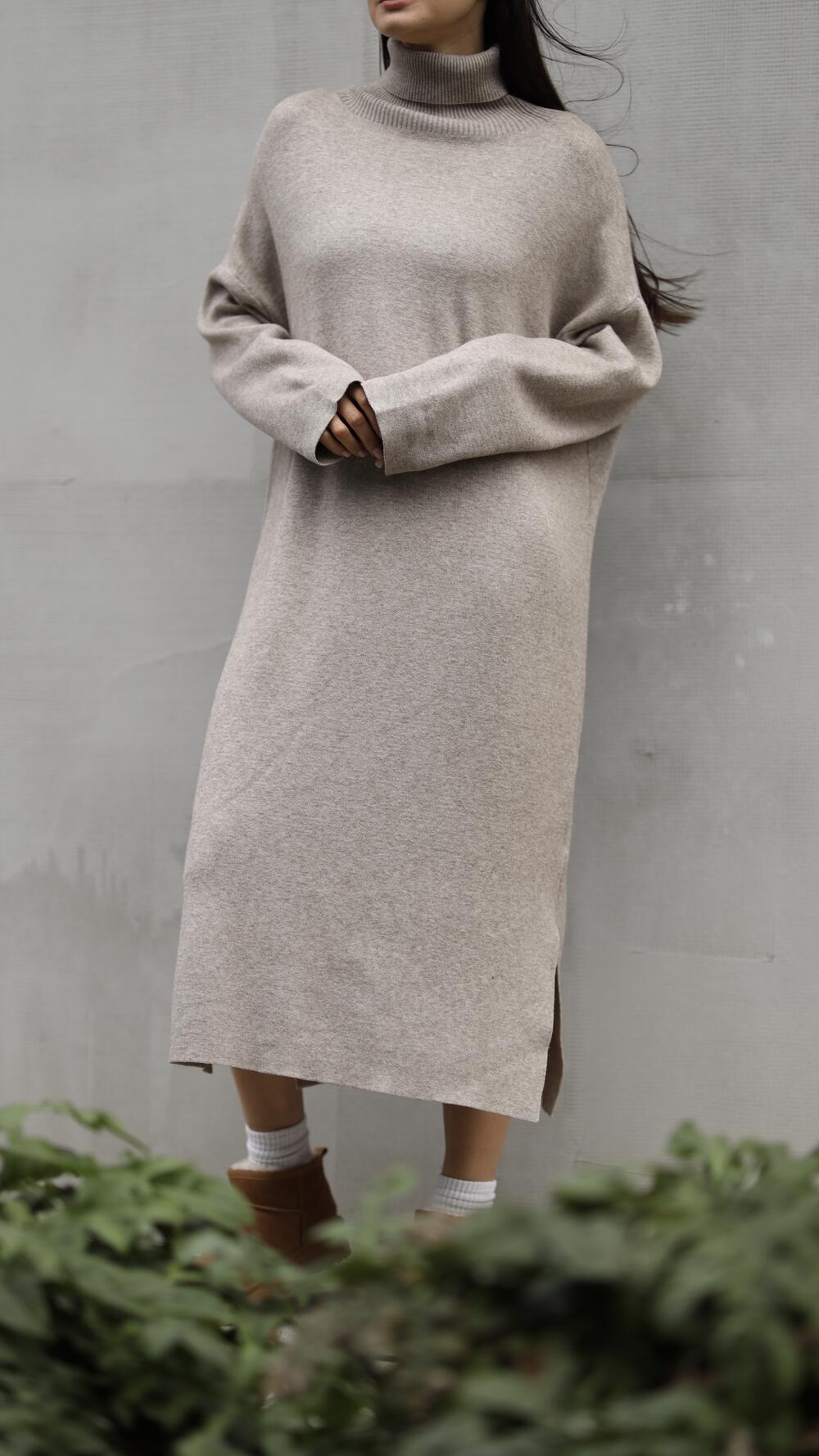 Сукня тепла, довга з широким рукавчиком та високим комірцем Lara made in Italy Мокка, Oversize