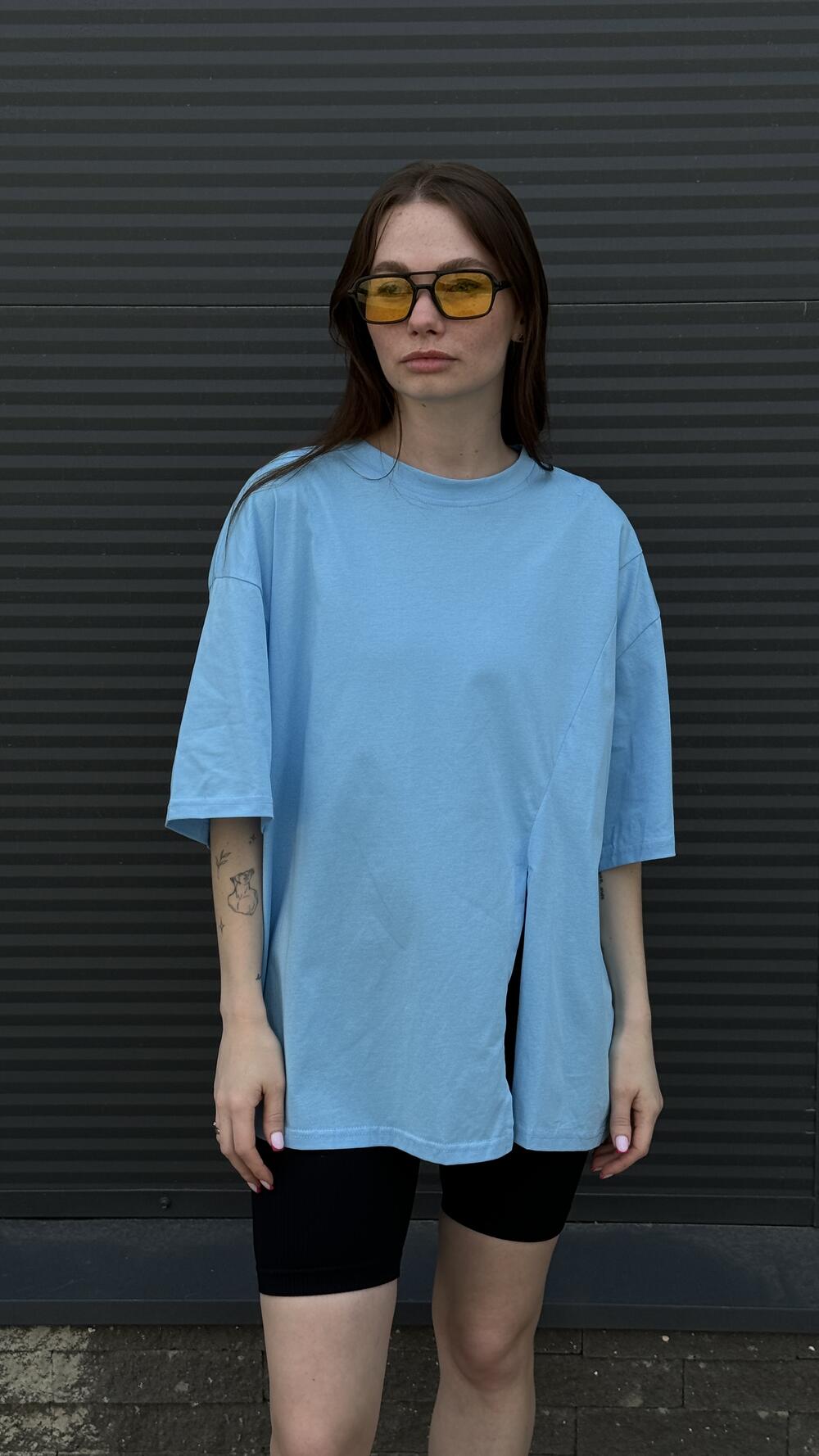 Футболка з розрізом без принту Блакитний, Oversize