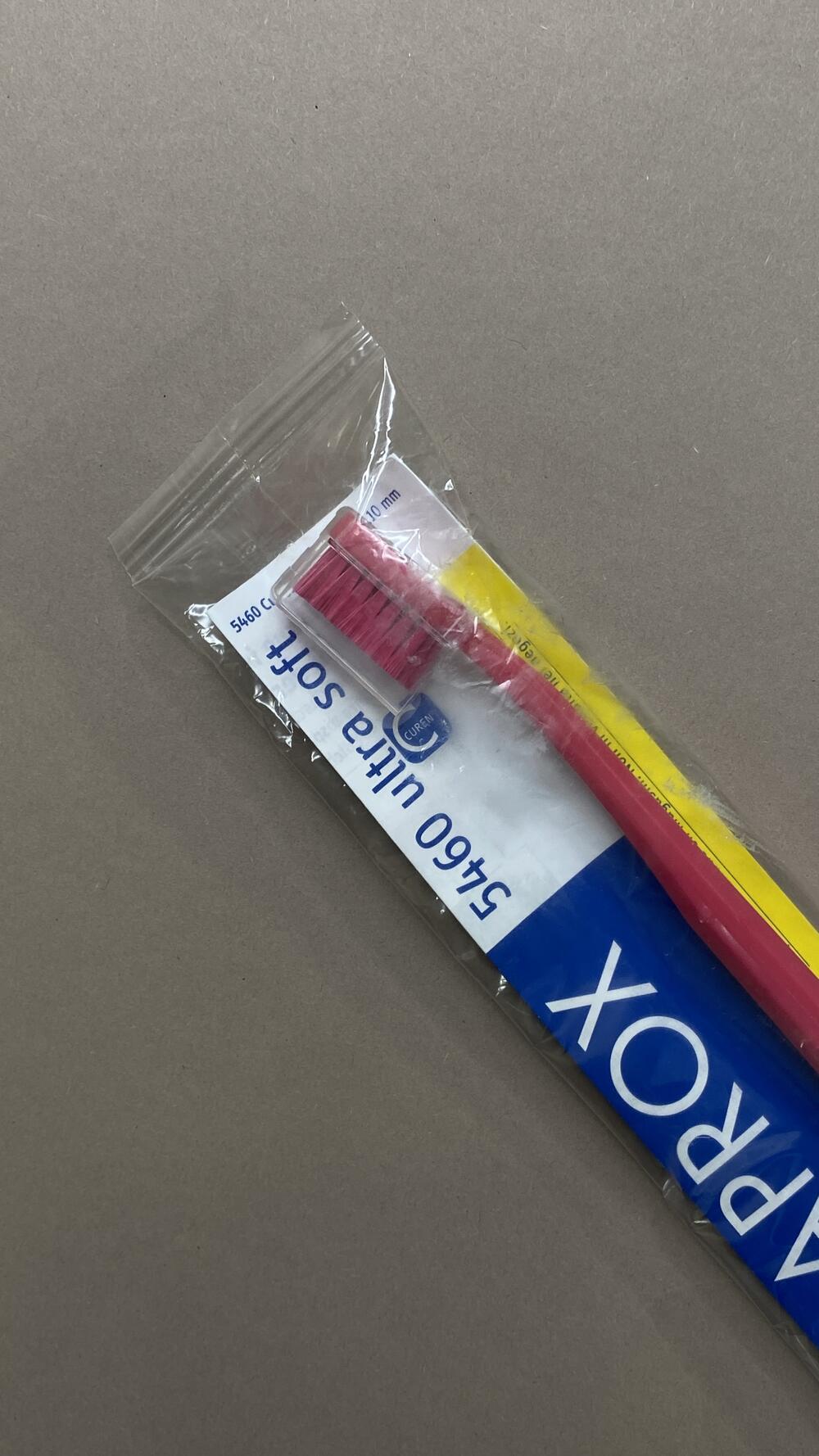 Зубна щітка Ultra Soft 5460 d 0,10 тт поліетилен, фуксія з фуксією  Curaprox 