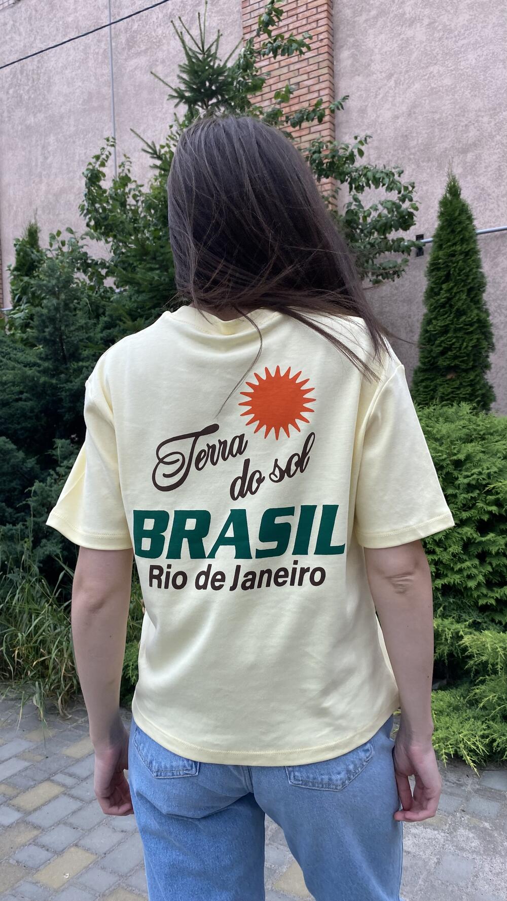 Футболка з принтом на грудях та спині Brazil Bisou 