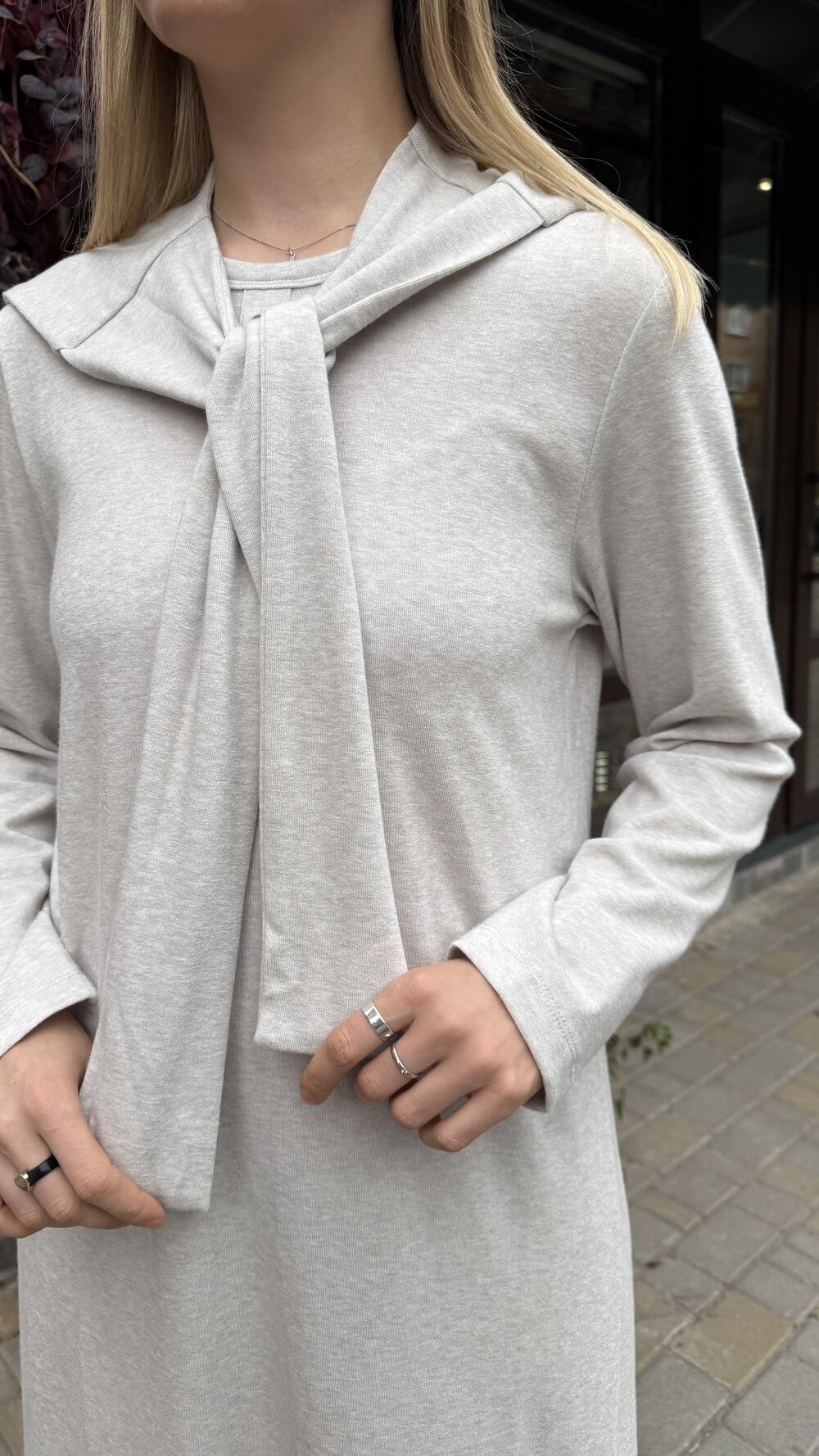 Сукня трикотажна з ґудзиками на грудях та накидкою Сірий, Oversize