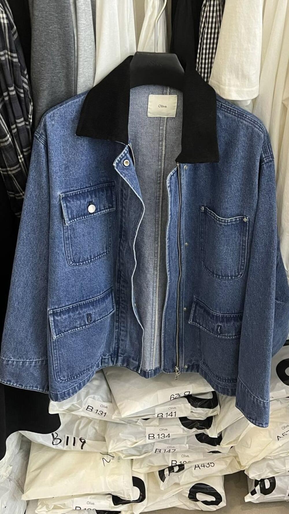 Джинсовка на кнопках та на блискавці з накладними кишенями 