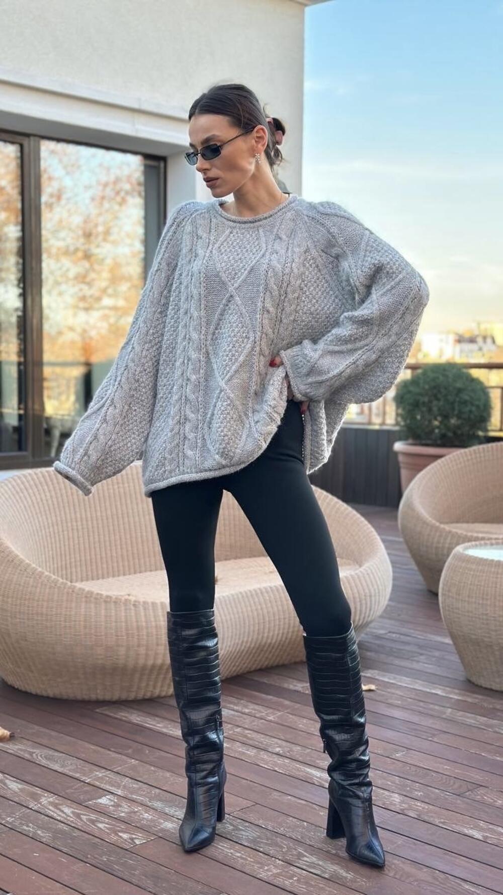 Светр з обʼємною вʼязкою 1537 