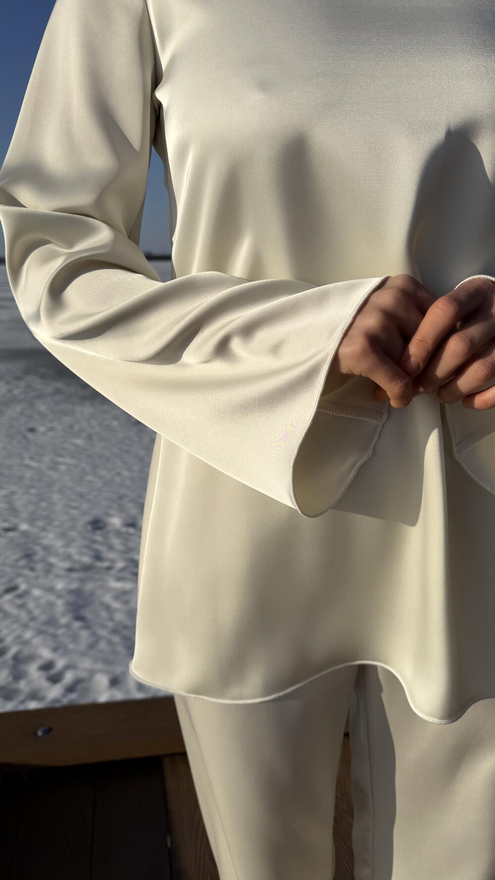 Костюм сатиновий, блуза без застібок та брюки Morfin Молочний, M