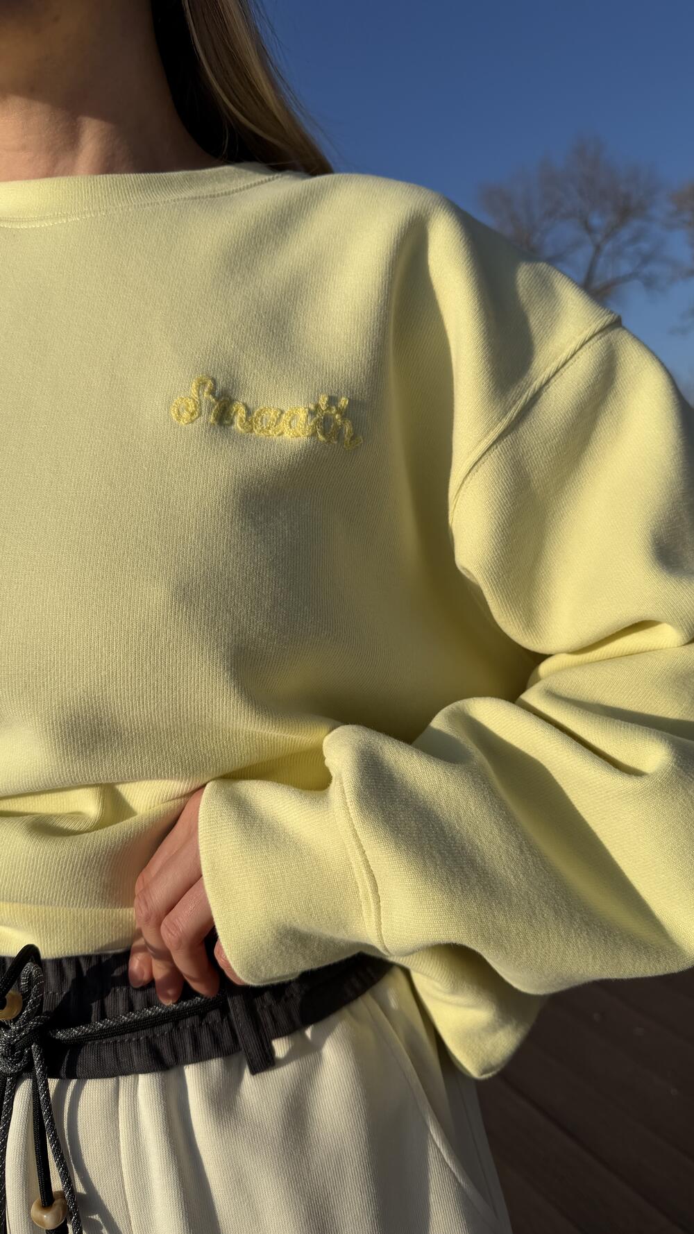 Світшот з декоративною вишивкою Smooth Mood Жовтий, Oversize