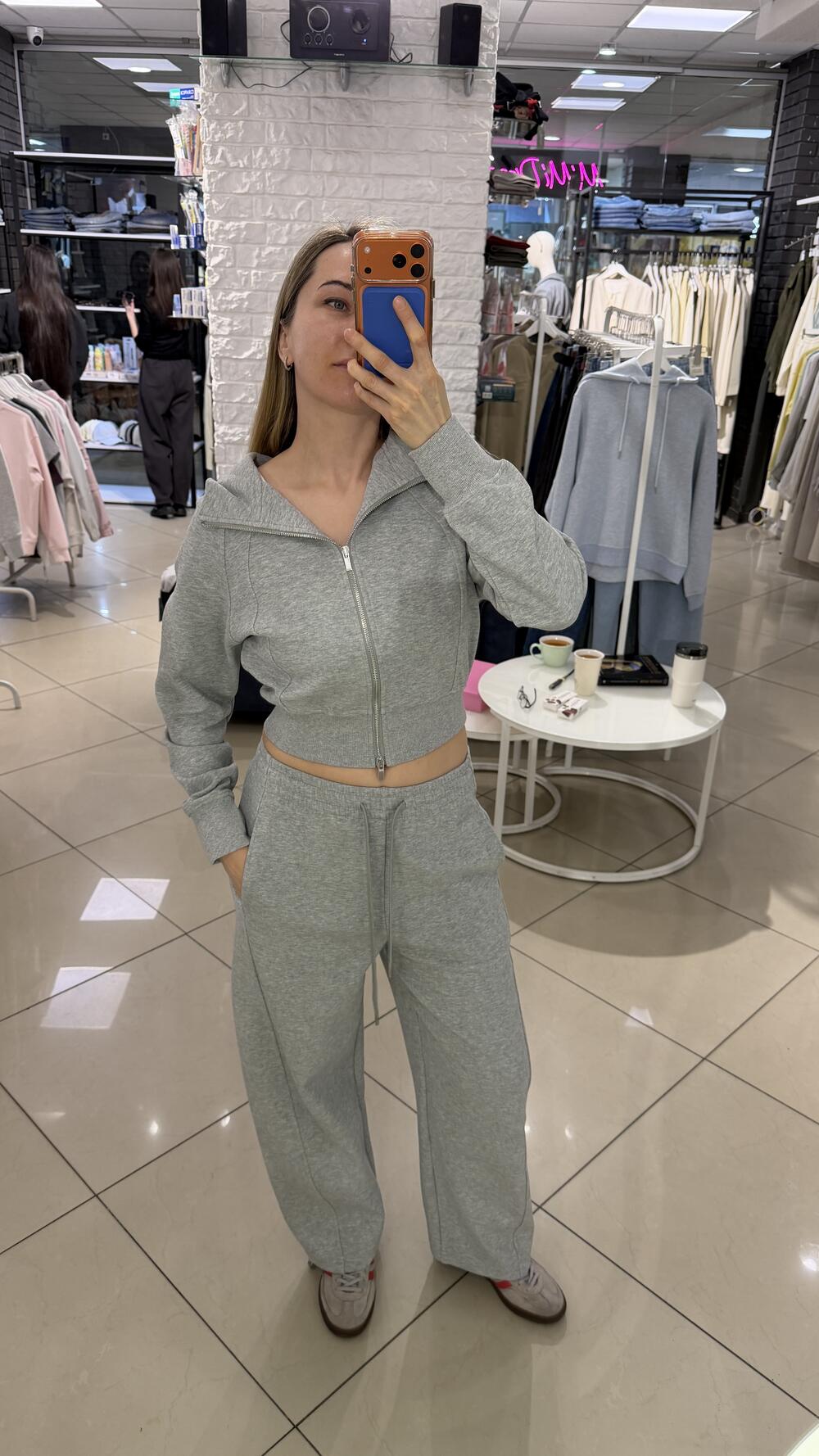 Костюм з вкороченим світшотом та брюками трансформерами 